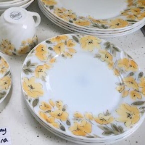 Vintage Gibson Dinnerware Floral- Set of 20 - Picture 5 of 7
